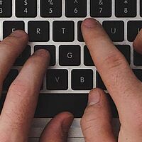 typing cv laptop